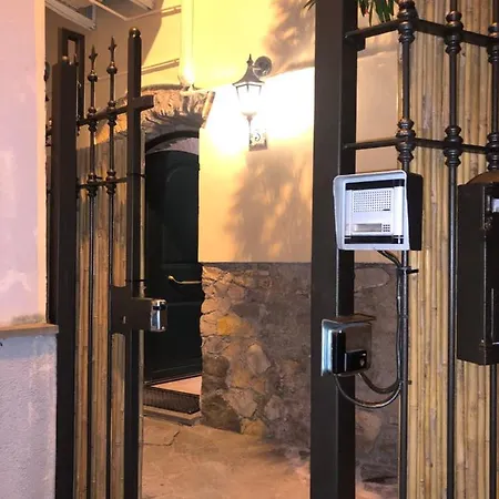 Un Passo Avanti - One Step Closer